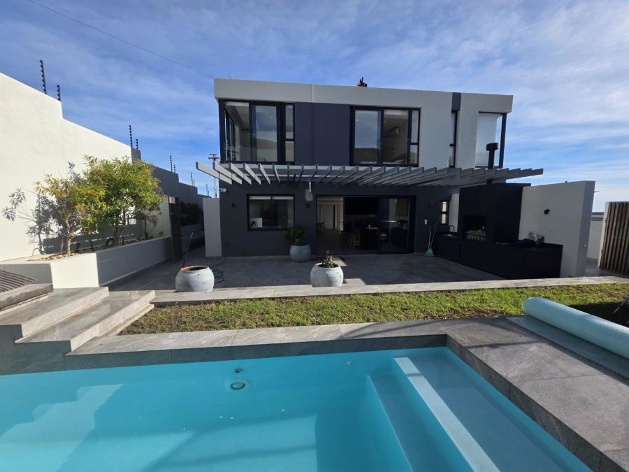 4 Bedroom Property for Sale in Fresnaye Western Cape